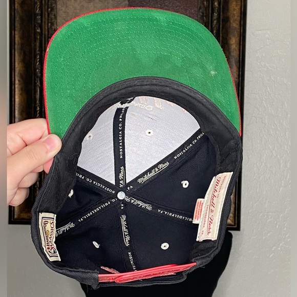 Black Chicago Bulls Snap Back Hat - Picture 3 of 5